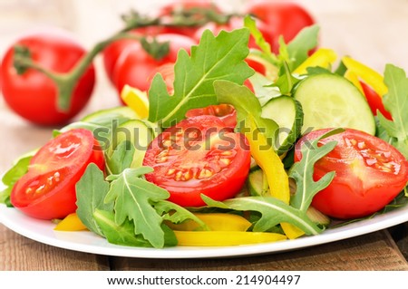 Fresh vegetable salad with tomatoes, rucola, cucumber and pepper