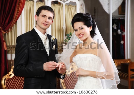 The groom dresses a wedding ring to the bride