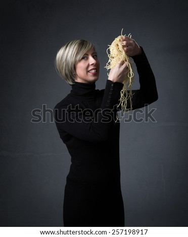 woman eating italian spaghetti with hands