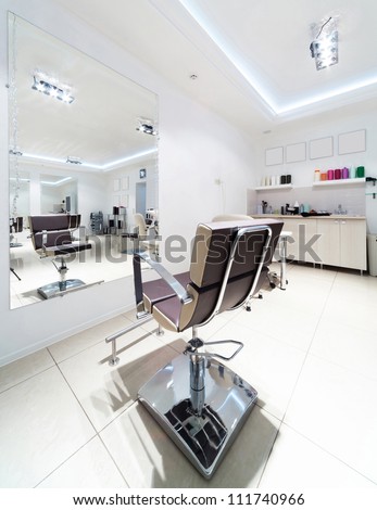 chairs and mirrors in modern hairdressing