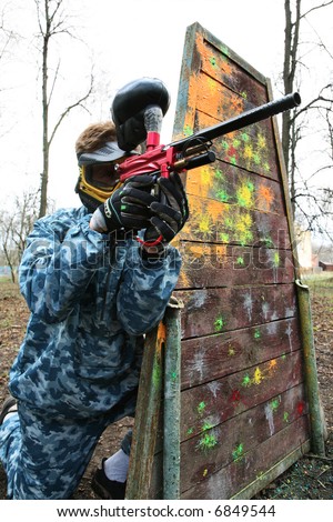 Gun and mask for game in a paintball