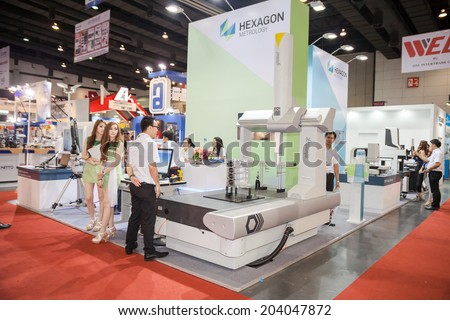 BANGKOK - JUNE 22 :measure the size machine display at MANUFACTURING EXPO 2014 on June  22,2014 in BITEC ,Bangkok, Thailand.
