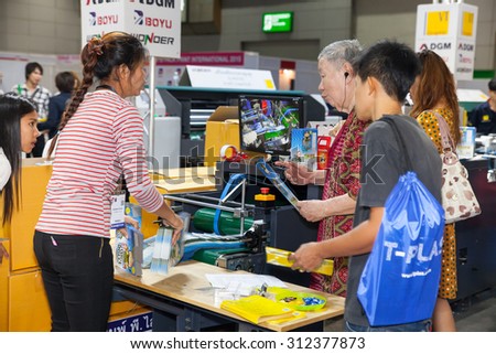 BANGKOK - AUGUST 29 :Unidentified people interesting with  printing on paper box  at Pack Print and T-PLAS THAILAND on Aug 29,2015 in BITEC ,Bangkok, Thailand.