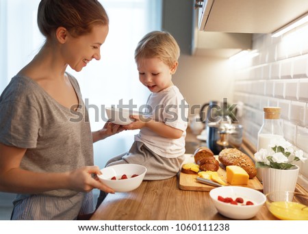 Similar – Foto Bild Gesundes Porridge-Frühstück mit gefrorenen Früchten und Erdbeersirup. Zucker- und laktosefreie vegane oder vegetarische Option.