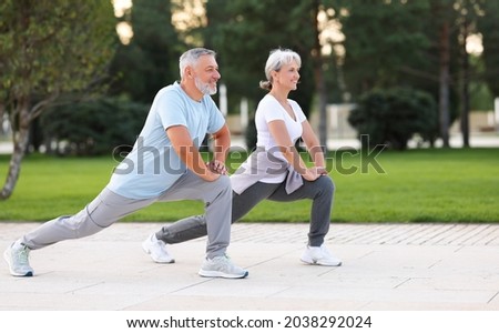 Similar – Foto Bild Fröhliche Sportlerin beim Aufwärmen während des Trainings