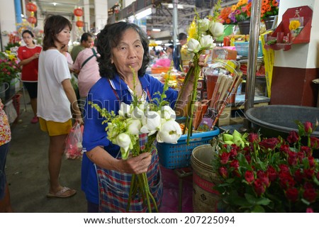 KRABI, THAILAND - MARCH 23: Unidentified women selling flowers on the market on March 23, 2014 in Krabi, Thailand
