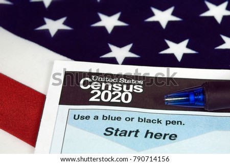 close up of 2020 census document form and ballpoint pen on American flag Stockfoto © 