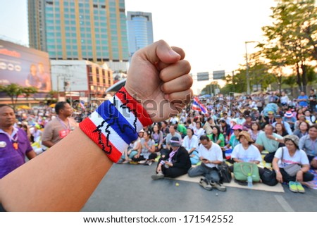 BANGKOK-JAN 15: Unidentified Thai protesters raise banners to resist government of Shinawatra regimes on Jan 15, 2014 in Bangkok, Thailand.