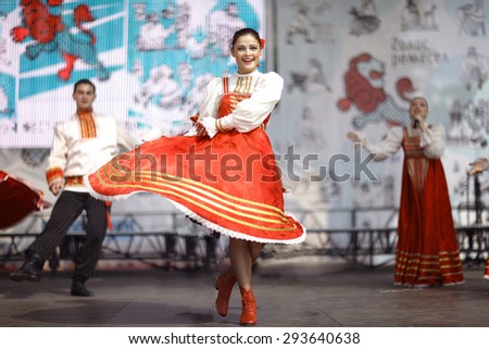 Vologda, RUSSIA - July 4: performance of Russian folk dance groups at street festival on July 4, 2015, in Vologda, Russia