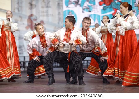 Vologda, RUSSIA - July 4: performance of Russian folk dance groups at street festival on July 4, 2015, in Vologda, Russia