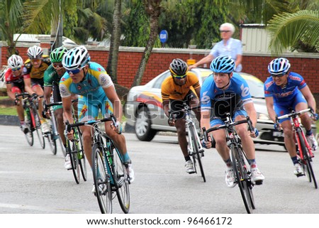 PAHANG ,MALAYSIA - MARCH 1 : The largest group of cyclists from various teams cycle round a corner during Stage 7 of the Tour de Langkawi from Bentong to Kuantan on March 1, 2012 in Pahang, Malaysia.