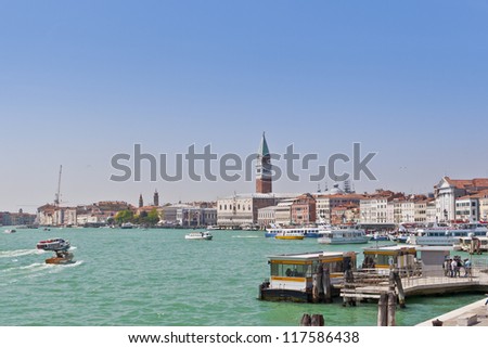 VENICE, ITALY - APRIL 27: Tourists are coming  in Venice, Italy on April 27, 2012. The city has an average of 50,000 tourists a day and it\'s one of the world\'s most internationally visited city.