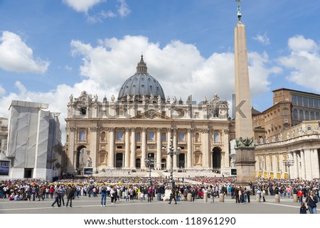 VATICAN CITY, ITALY- APRIL 25: Crowds of pilgrims gathered for Audience with the Pope at Saint Peter's Square in Vatican on April 25, 2012. Papal Audience are held on Wednesdays if the Pope is in Rome