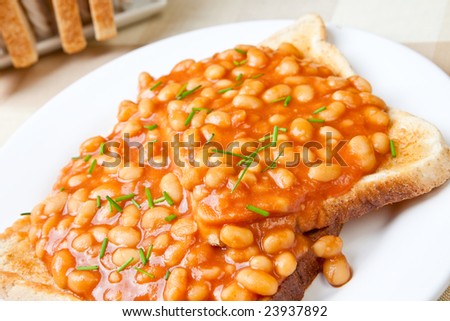 Hot baked beans on fresh toast with sliced chives