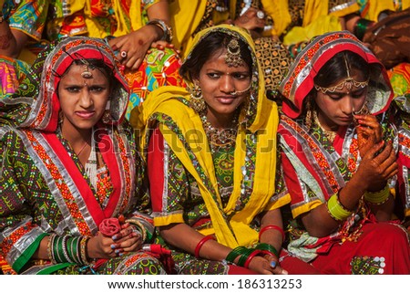 PUSHKAR, INDIA - NOVEMBER 21, 2012: Unidentified Rajasthani girls in traditional outfits prepare for dance perfomance at annual camel fair  Pushkar Mela in Pushkar, Rajasthan, India