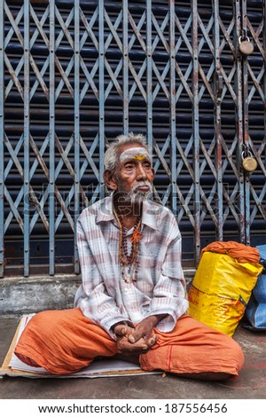 TIRUCHIRAPALLI, INDIA - FEBRUARY 14, 2013: Unidentified old Indian man in the street