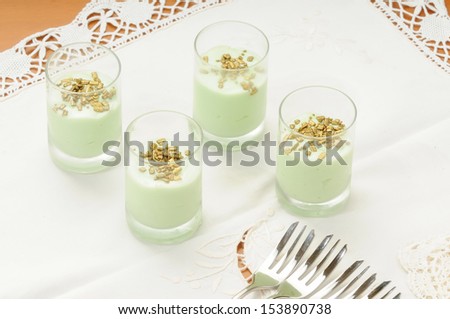 finger food dessert flavored with cheese and mint chocolate chips gold