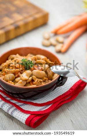 Italian foiolo with beans in terracotta bowl