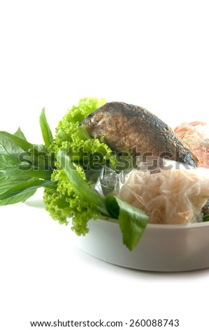 Miang Kum fish (Leaf-Wrapped Bite-Size Appetizer Mackerel)