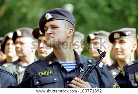 MOSCOW - AUGUST 6:  Russia\'s elite OMON special police force practice an assault at a training ground in Moscow, Russia, on Sunday,  August 6, 2000.