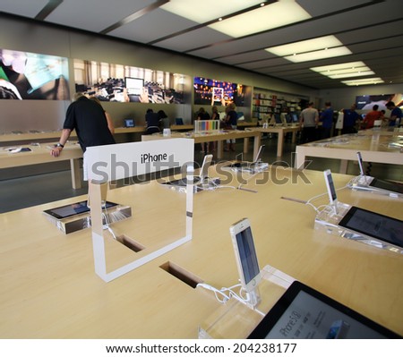 LAS VEGAS, NEVADA - FRI. JUNE 27, 2014:  People  shop at an Apple Computer retails store in Las Vegas, Nevada, on Friday, June, 27, 2014.