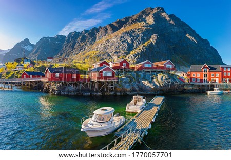 O Village, Moskenes,  Red Norwegian Rorbu, fishing huts on Lofoten islands, Norwegian traditional type of house used by fishermen Foto stock © 