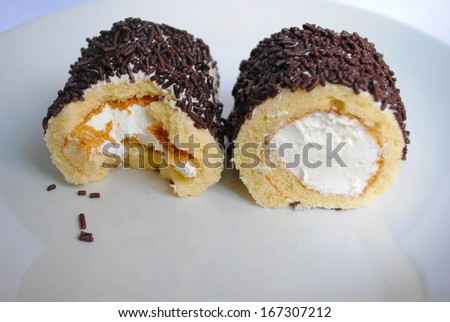 cream roll with chocolate chips