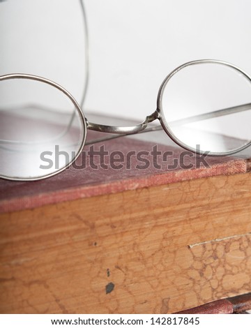Spectacles vintage old books