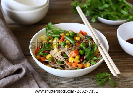 noodles with roasted vegetables, chinese food