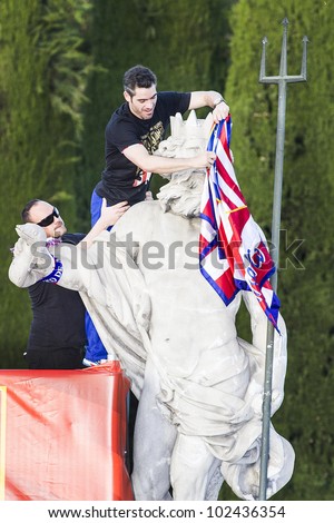 MADRID - MAY 10: Antonio LÃ?Â³pez dresses Neptune with a scarf and a flag. AtlÃ?Â©tico de Madrid football (soccer) team celebrates the championship of the UEFA Europa League on May 10, 2012 in Madrid.