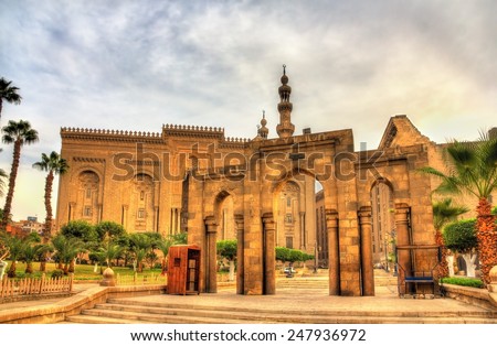 Salah ed Din Street: passage between Al Rifai Mosque and Sultan Hassan Mosque - Cairo, Egypt