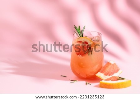 Similar – Foto Bild Grapefruit-Kaltgetränk und Grapefruitscheiben im Sonnenlicht