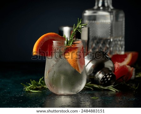 Similar – Foto Bild Grapefruitgetränk auf blauem Hintergrund. Frische Grapefruitscheiben