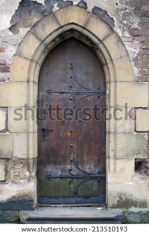 Image of the entrance gate - old door