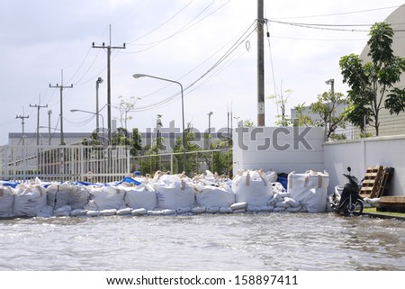 CHONBURI THAILAND - Oct 18,2013  : Sand bag infront of factory. Water flooding attack to Amata Nakorn Industrial Estate in Chonburi Thailand.
