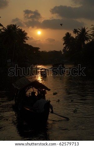 backwaters, water, jungle, India, Kerala, Kollam, palm trees, boat, ship, pleasure boating, hiking, tourists, skiing, clouds, residential boat Yacht boat, the tourist submarine