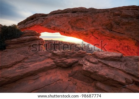 Sunrise below the Mesa Arch in Canyon-lands National Park, Utah USA