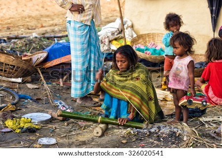 RAXAUL, INDIA - NOV 8: Unidentified Indian woman with her children on Nov 8, 2013 in Raxaul, Bihar state, India. Bihar is one of the poorest states in India. The per capita income is about 300 dollars