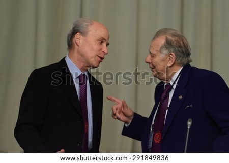 ST. PETERSBURG, RUSSIA - JUNE 22, 2015: Nobel Prize Laureates Roger Kornberg (left) and Zhores Alferov during Saint Petersburg scientific forum 