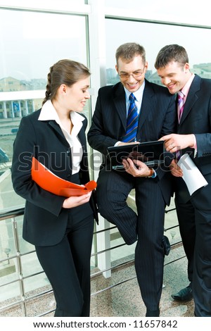 Portrait of business people in suit discussing a working question