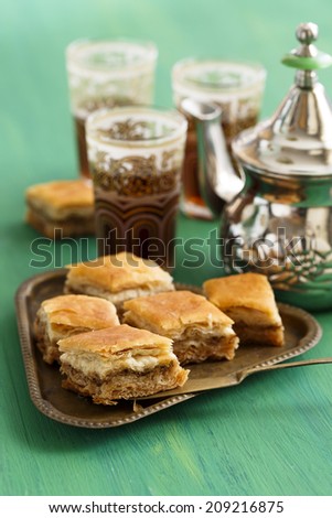 Phyllo, nuts and honey pie with Moroccan tea