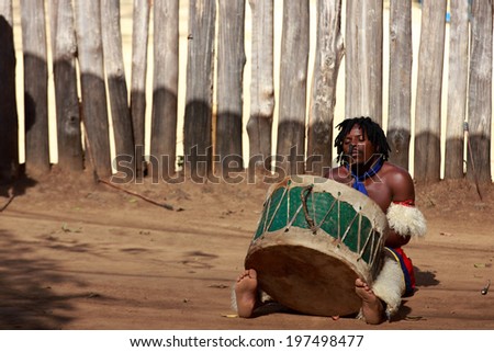 MANZINI, SWAZILAND - MAY 30 : unidentified young men wears traditional clothing and playing a drum, during presentation of a Swazi show on May 30, 2014 Manzini, Swaziland