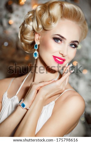 Gorgeous Blonde Woman with retro hairstyle and makeup in luxury interior, elegant sexy girl with wedding makeup in vintage style. Beauty and Jewelry model. Rich vogue woman in fur.