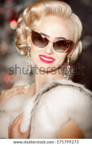 Beautiful woman retro portrait, gorgeous sexy girl in sunglasses vintage style, beauty and jewelry model. Elegant Blonde woman in luxury fur. Vogue style. Series
