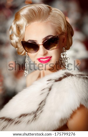 Beautiful woman retro portrait, gorgeous sexy girl in sunglasses vintage style, beauty and jewelry model. Elegant Blonde woman in luxury fur. Vogue style. Series