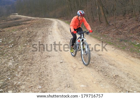 Woman during a bike trip in the autumn forest