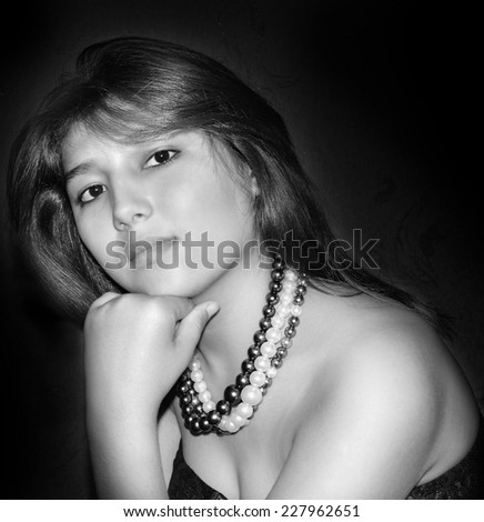 girl with black and white pearl necklace