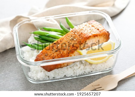 Similar – Foto Bild Prep Mahlzeit, Lunch-Box Draufsicht isoliert auf einem rosa Hintergrund.