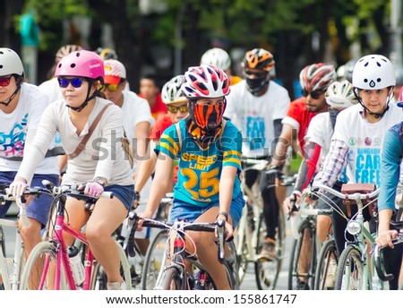 BANGKOK, THAILAND-SEPTEMBER 22: Group of cyclists Participated in the activity Car Free Day campaign on September 22, 2013 in Bangkok, Thailand.