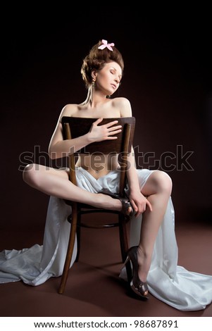 Beauty woman posing naked for art photo